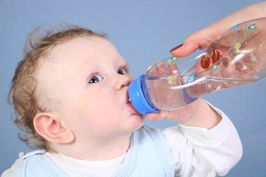 نوشیدن آب در دوران کودکی