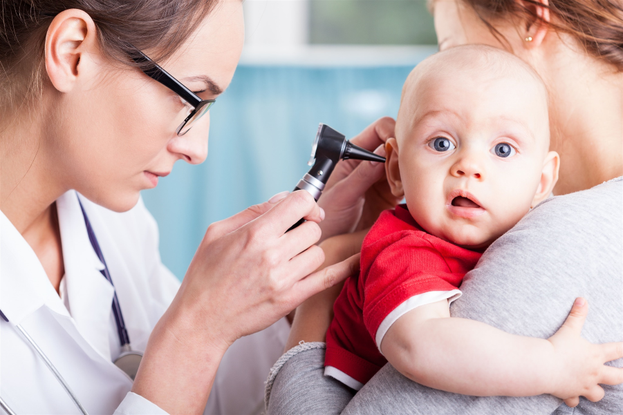 تشخیص و درمان گوش درد نوزادان