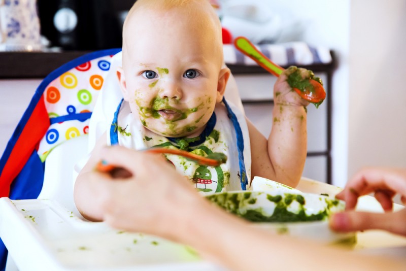 تغذیه بیش از حد نوزاد از علل سکسکه