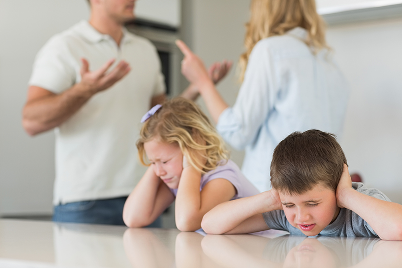دعوای مکرر والدین و تاثیر مخرب در رفتار کودکان